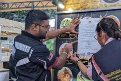 Pegawai Penguat Kuasa Pejabat Kesihatan Daerah Timur Laut dan KPDN melakukan pemeriksaan terhadap gerai di medan selera New World Park, Jalan Burma, Georgetown, Pulau Pinang.