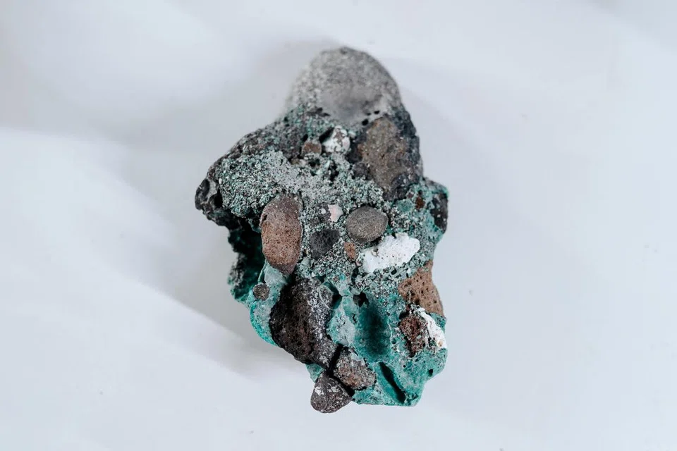 ‘Batu plastik’ yang dikenal pasti di makmal Universiti Persekutuan Parana di Brazil. 