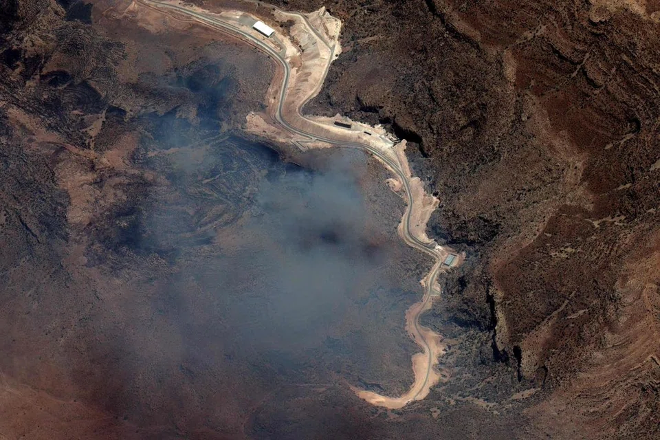 Gambar satelit yang dikeluarkan oleh Planet Labs menunjukkan kebakaran sedang marak di kemudahan peluru berpandu di Shiraz, selatan Iran, pada 15 Jun. 