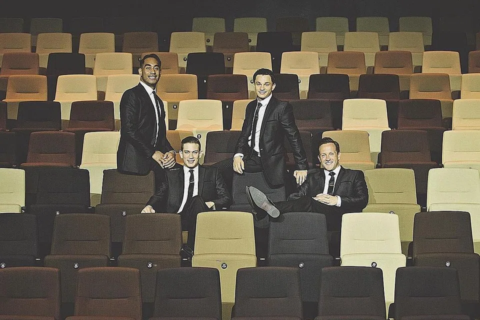 SUSUR NOSTALGIA BUDAYA POP: (Dari kiri) Nana Matapule, Keane Fletcher, Mat Verevis dan Simon Brook McLachlan akan menggegarkan Mastercard Theatres di Marina Bay Sands dengan lagu band popular seperti Bee Gees, Jackson 5 dan Backstreet Boys. - Foto BASE ENTERTAINMENT