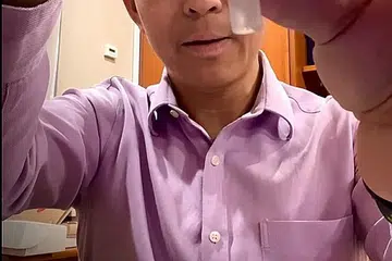 TUNJUK CONTOH BAIK: Speaker Parlimen Tan Chuan-Jin berserta Anggota Parlimen lain menjalani ujian kendiri sebelum sesi Parlimen bermula di bawah satu rejim baru. - Foto FACEBOOK TAN CHUAN-JIN