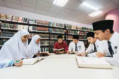 Muis, madrasah, MET
