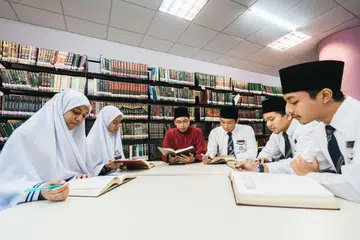 Sebagai salah satu tumpuan utamanya, Wakaf Masyarakat Singapura (WMS) akan menyokong pembangunan asatizah, meningkatkan kedudukan mereka melalui daya usaha seperti Kolej Pengajian Islam Singapura (SCIS).