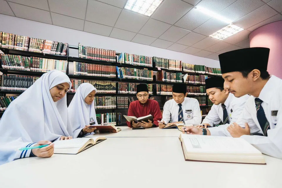 Muis, madrasah, MET