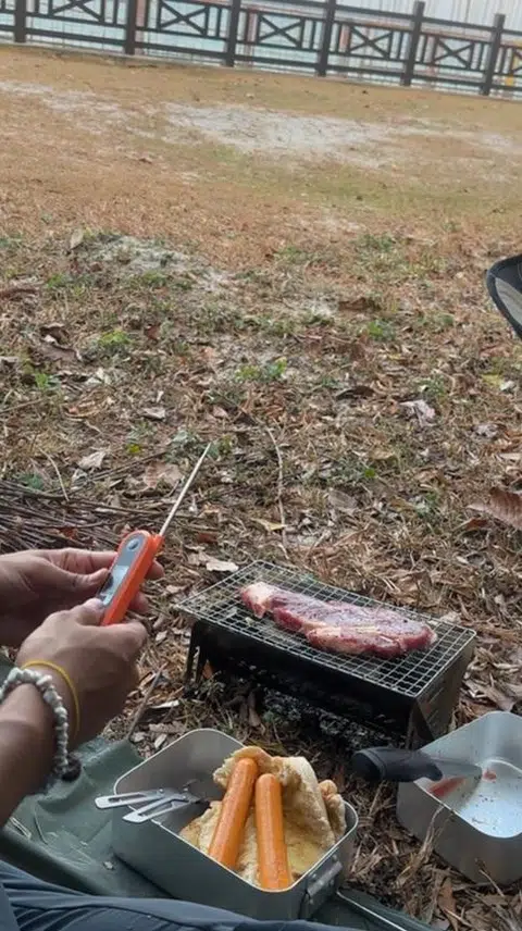 Kegiatan memasak semasa berkhemah.