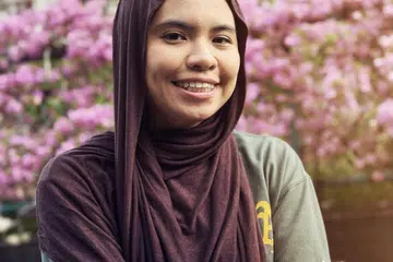 Eksekutif pentadbiran Sekolah Rendah Blangah Rise, Cik Siti Rabi’ah Mohamad Yazid, 28 tahun, menerima Anugerah Richard Magnus bagi Penumpang Prihatin Cemerlang pada 9 November kerana bantuan yang beliau hulurkan kepada seorang warga emas semasa pulang dari kerja. 