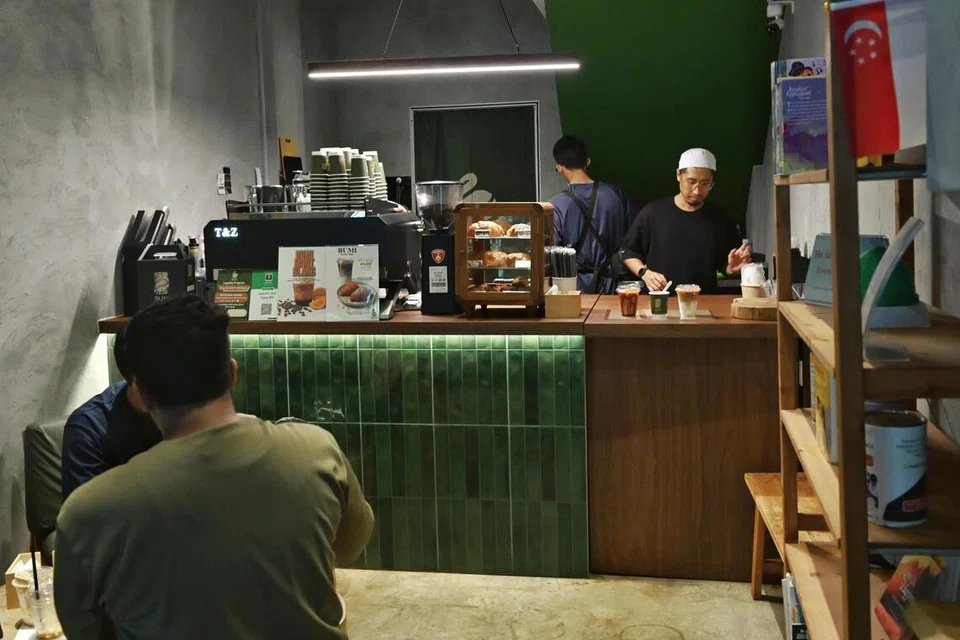 Suasana tenang di kedai Bumi Brew yang terletak di Bedok Reservoir.