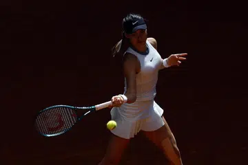 Pemain tenis Britain, Emma Raducanu, ditewaskan 2-6 2-6 oleh pemain Argentina, Maria Lourdes Carle, pada pusingan pertama Terbuka Madrid pada 24 April. 