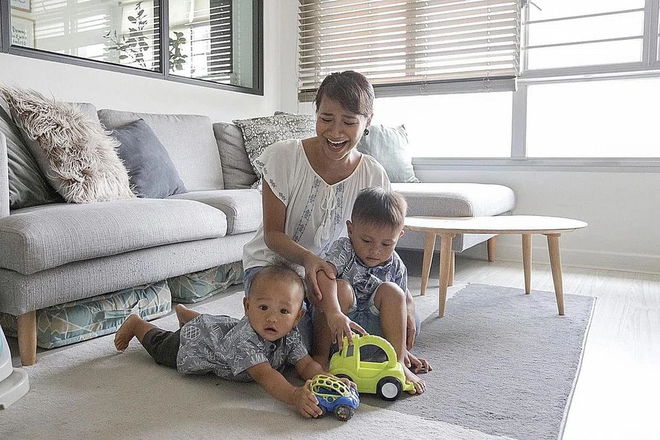 BERKONGSI KEBAHAGIAAN: Pelakon, Izyan Mellyna, gemar muat naik gambar anak-anaknya di akaun laman sosial Instagram miliknya yang boleh dilihat lebih 19,000 orang. - Foto BH oleh IQBAL FAIZAL