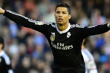 RONALDO: Tidak tunjuk sebarang tanda mahu relaks dan dijangka terus bersaing menjadi antara pemain bola sepak terbaik di dunia dalam tempoh beberapa tahun mendatang. - Foto AFP