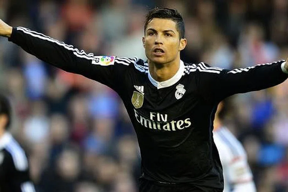 RONALDO: Tidak tunjuk sebarang tanda mahu relaks dan dijangka terus bersaing menjadi antara pemain bola sepak terbaik di dunia dalam tempoh beberapa tahun mendatang. - Foto AFP