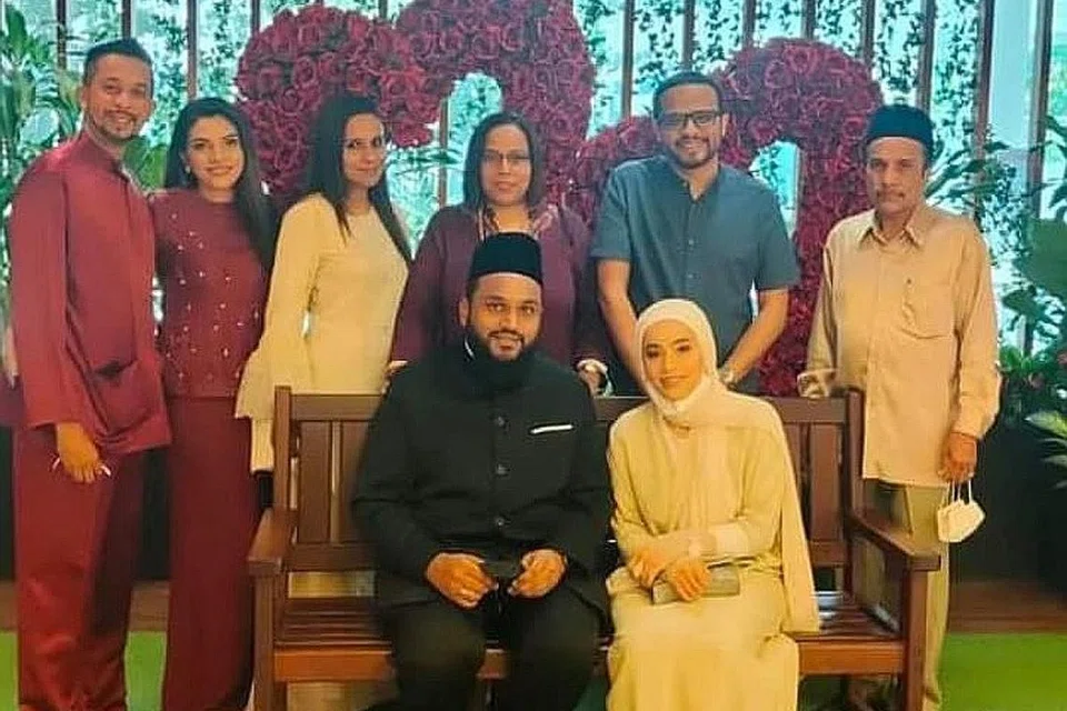 Allahyarham Firdaus bersama isterinya, Allahyarhamha Cik Amal Sheikh Al Aidros Al Haddad