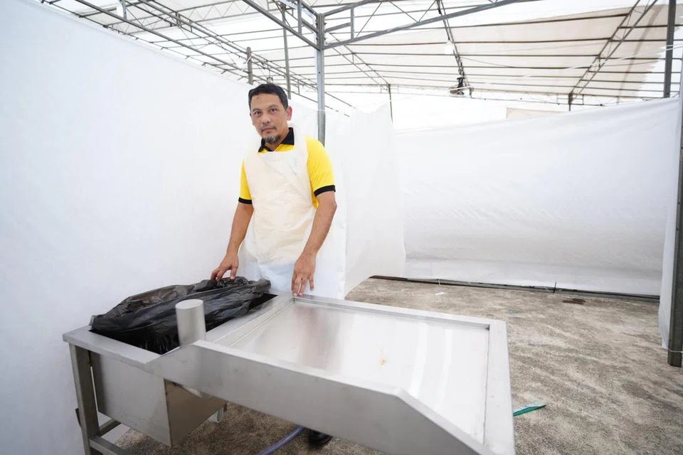 Encik Sahabuddin Jasin, 55 tahun, yang merupakan ketua penyembelih untuk korban di Persatuan Muhammadiyah tahun ini bergambar di hadapan tempat penyembelihan kambing di Muhammadiyah Kindergarten pada 17 Jun nanti.