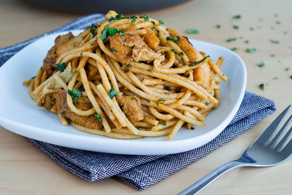 SEDAP DAN SIHAT: Inilah resipi Laksa Spageti Gandum Penuh yang menyelerakan dan sihat. - Foto HPB