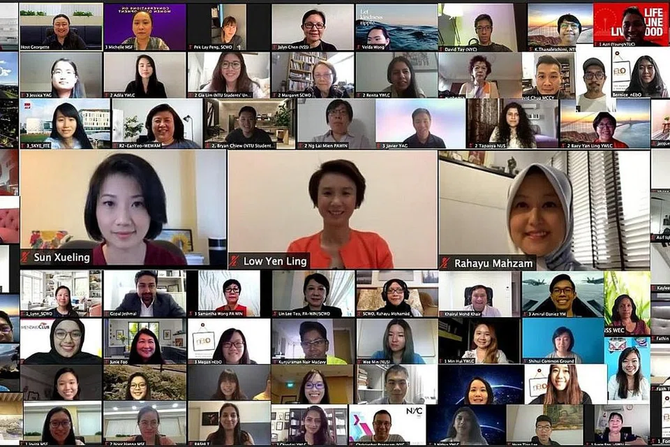 PENTING BINCANG ISU WANITA: Sesi dialog dalam talian, 'Perbincangan tentang Pembangunan Wanita', yang diadakan menerusi wadah Zoom semalam, turut dihadiri (tengah dari kiri) Cik Sun Xueling, Cik Low Yen Ling dan Cik Rahayu Mahzam, serta wakil daripada sektor awam dan privet. Encik K Shanmugam telah menyampaikan ucapan pembukaan semasa dialog tersebut. - Foto MSF