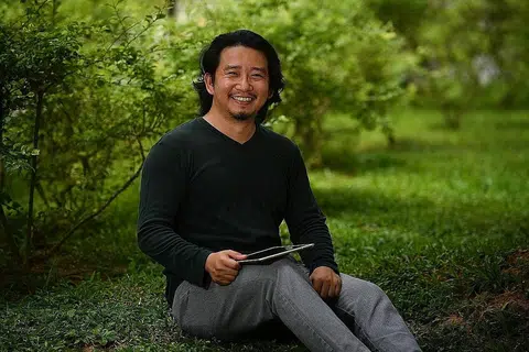 MENTOR STARTUP: Encik Muhammad Amin Nordin memanfaatkan pengalamannya menubuhkan mahupun membantu perniagaan baru atau startup dengan menjadi mentor kepada mereka yang beraspirasi menjadi peniaga dalam peraduan kelolaan NTU. - Foto BH oleh CHONG JUN LIANG