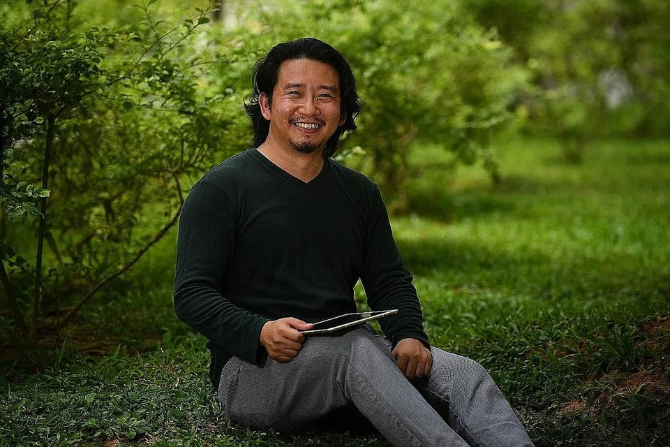 MENTOR STARTUP: Encik Muhammad Amin Nordin memanfaatkan pengalamannya menubuhkan mahupun membantu perniagaan baru atau startup dengan menjadi mentor kepada mereka yang beraspirasi menjadi peniaga dalam peraduan kelolaan NTU. - Foto BH oleh CHONG JUN LIANG