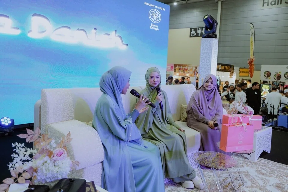 SalamFest menawarkan tiga hari penuh keseronokan, ilmu dan pengalaman rohani yang unik. Personaliti radio terkenal, Aura Shai (kiri), selebriti Malaysia, Nora Danish (tengah) dan Ustazah Shameem Sultanah, antara yang memeriahkan SalamFest 2024. 