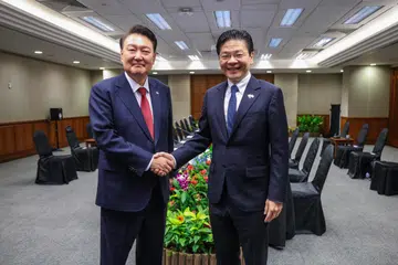 Perdana Menteri, Encik Lawrence Wong (kanan) bertemu Presiden Korea Selatan, Encik Yoon Suk Yeol, di Bangunan Parlimen pada 8 Oktober.