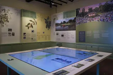 CIRI INTERAKTIF: Pengunjung ke Muzium Warisan Kebun Bunga Singapura yang baru dibuka semula, boleh mengenali sejarah kebun bunga itu dengan lebih dekat menerusi peta interaktif.