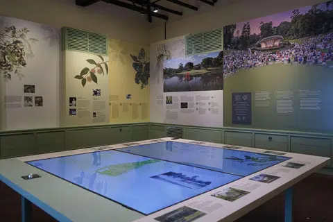CIRI INTERAKTIF: Pengunjung ke Muzium Warisan Kebun Bunga Singapura yang baru dibuka semula, boleh mengenali sejarah kebun bunga itu dengan lebih dekat menerusi peta interaktif.