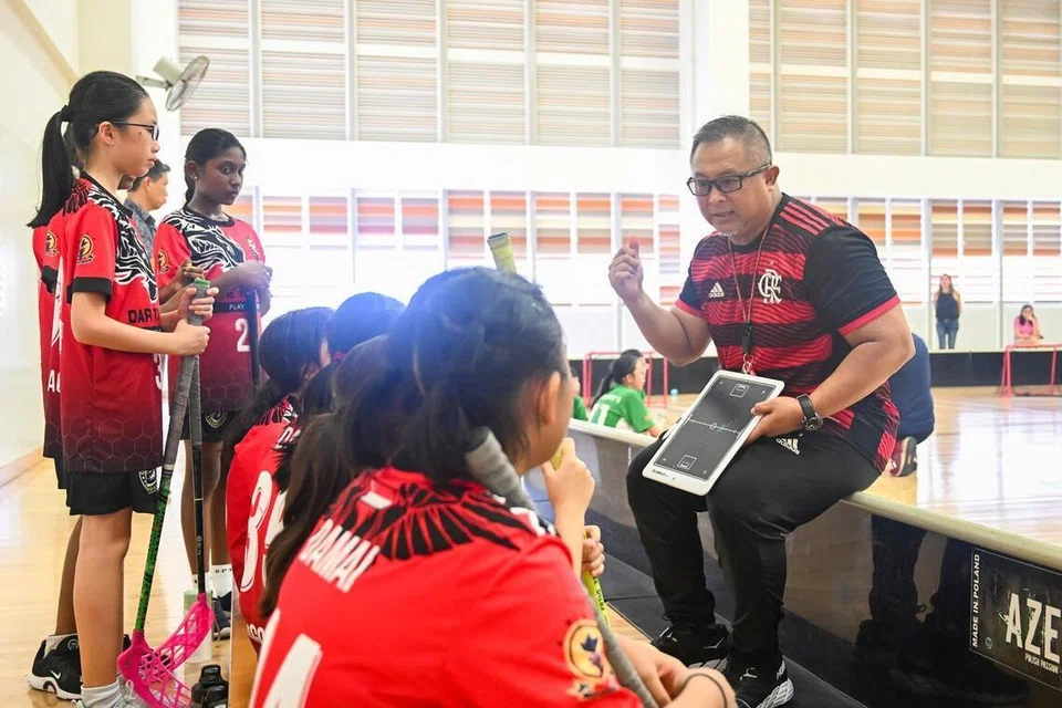 bola lantai, masyarakat, sekolah, kian popular