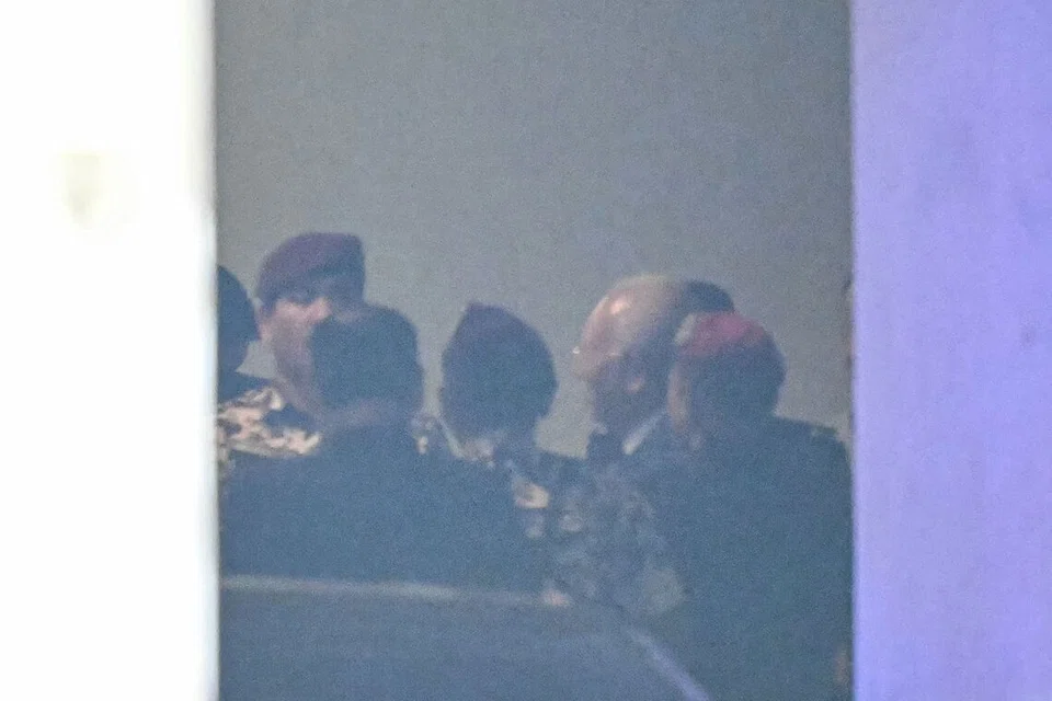 Bekas Perdana Menteri Malaysia, Encik Najib Razak dilihat sedang meninggalkan Mahkamah Tinggi untuk menunaikan solat Jumaat pada 26 Disember. 