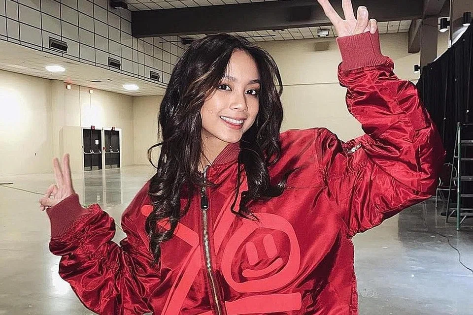 YLONA JADE GARCIA: Entertain Me merupakan hasil karyanya yang digunakan sebagai lagu tema ejen Neon dalam permainan video terkenal Valorant kerana ia membawa kisah wanita yang tidak mudah diperkotak-katikkan. - Foto ihsan INSTAGRAM YLONA JADE GARCIA