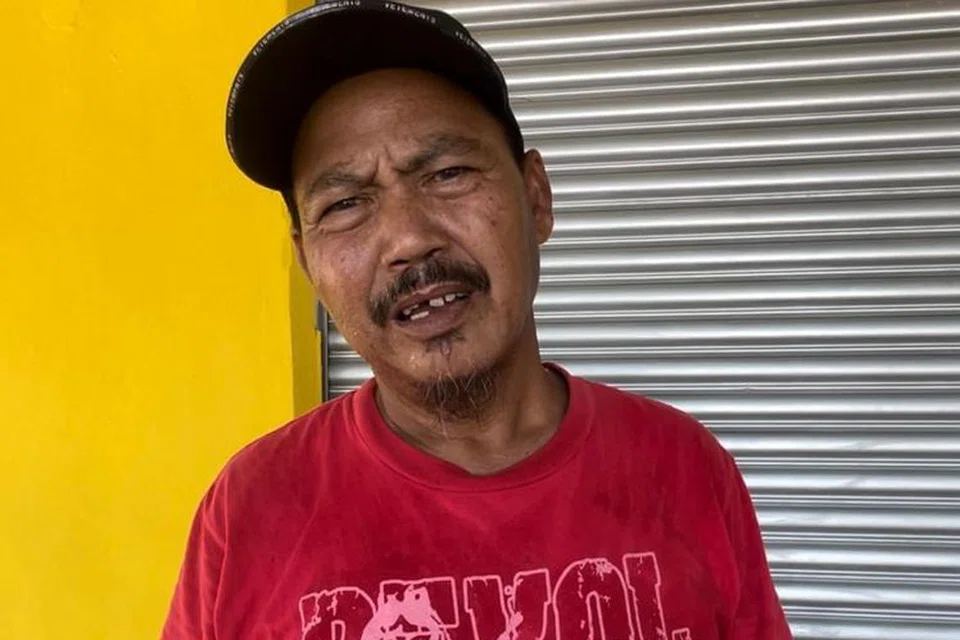 Penternak kupang dan kerang dan pengusaha restoran makanan laut di Pasir Panjang, Port Dickson, Encik Zulkifle Mohamad, teruk terkesan  insiden kupang beracun.