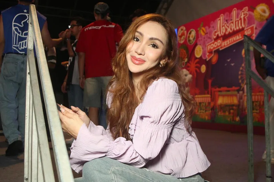 Walaupun banyak acara dagang diadakan di Singapura sempena Ramadan kebelakangan ini, pelakon kelahiran Singapura, Nadiyah Shahab, bersikap positif dan menegaskan bahawa beliau tidak berniat untuk bersaing dengan mana-mana penganjur acara.