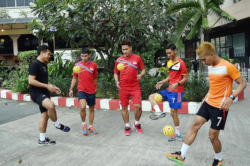 BUKAN LAGI SUKAN KAMPUNG: Sukan tradisional ini semakin popular di negara-negara Asia lain selain turut dimainkan di Eropah dan Amerika Syarikat. - Foto fail 