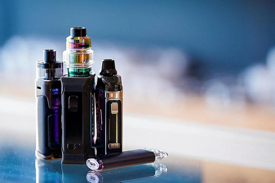 TANPA SEMBUNYI-SEMBUNYI: Vape dijual di kedai-kedai di Melbourne. - Foto REUTERS