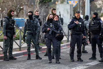 Pasukan keselamatan Israel berkawal ketika jemaah Muslim berkumpul di luar tembok Kota Lama Baitulmakdis pada 20 Mac.