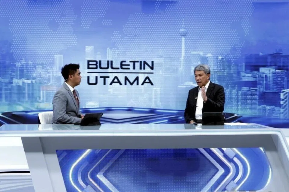Menteri Luar Malaysia, Datuk Seri Mohamad Hasan (kanan), ketika temu bual bersama Buletin Utama TV3 di Kuala Lumpur, pada 7 Oktober.