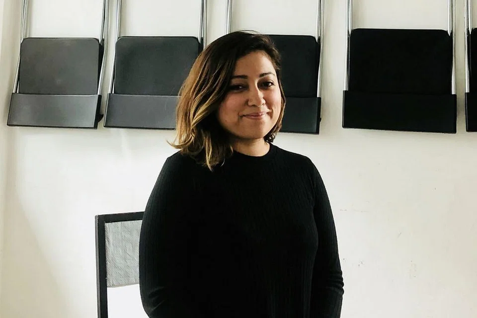 HATI PADA TEATER EKAMATRA: Cik Nurul Shaza Mohd Ishak, yang menerima Biasiswa NAC bagi peringkat possiswazah, berharap dapat memanfaatkan ilmu penerbitan kreatif yang diraih bagi menaiktarafkan kerja seni kumpulan Teater Ekamatra sebagai wadah pengupas isu sosial. - Foto BM oleh HARYANI ISMAIL 