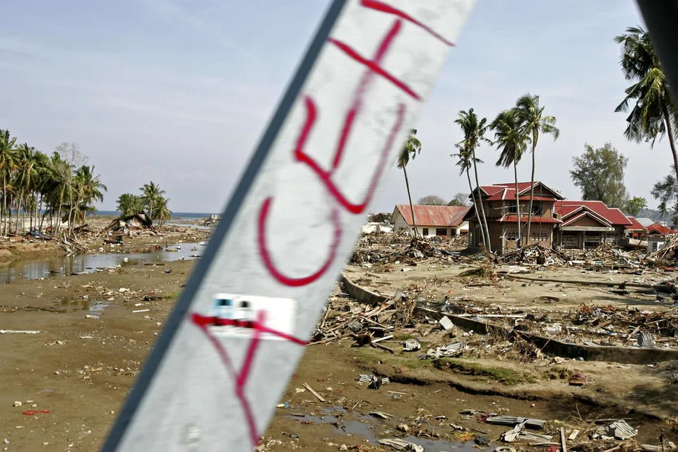 Sebuah kawasan yang dikenali sebagai Krueng Raya di Aceh musnah akibat gempa bumi yang disusuli tsunami, sehingga mengorbankan lebih 100,000 di wilayah Aceh sahaja. 