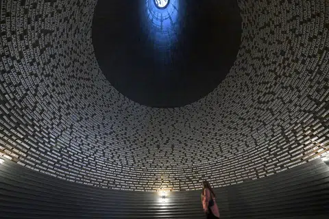 Bilik di Muzium Tsunami Aceh ini dibina khas dengan nama-nama mangsa yang terkorban pada 2004.