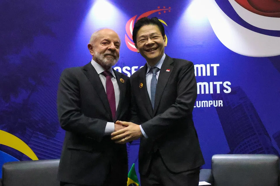 Perdana Menteri Encik Lawrence Wong (kanan) bertemu Presiden Brazil Luiz Inacio Lula da Silva semasa menghadiri Sidang Puncak Asean ke-47 dan Sidang Berkaitan di Kuala Lumpur, Malaysia pada 26 Oktober.