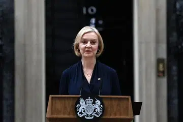 Cik Liz Truss