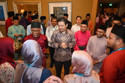Perdana Menteri, Encik Lawrence Wong, berkata beliau terus mendekati masyarakat Melayu/Islam untuk mendapatkan maklum balas dan pandangan serta mendengar keprihatinan mereka. Gambar diambil semasa majlis Perjumpaan Hari Raya Menteri 2024 pada 19 April.