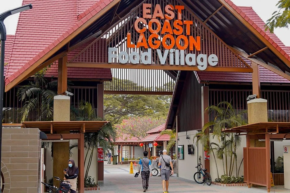 BUKA SEMULA: Pusat penjaja East Coast Lagoon Food Village telah dibuka semula sejak 2 Februari setelah tiga bulan ditutup untuk kerja pembaikan dan naik taraf. - Foto BH oleh NUR DIYANA TAHA