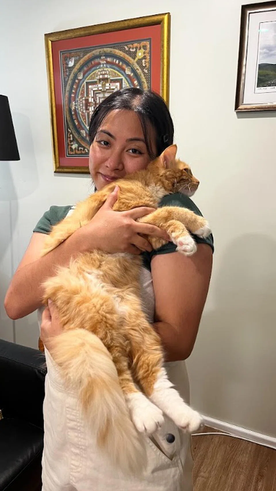Cik Shaik Syasya menjaga kucing di Australia.