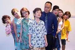 DILEMA KELUARGA: Warga Singapura berpeluang menyaksikan keluarga Bibik Tan Swee Neo dalam menangani penyakit demensia bulan depan menerusi pementasan Lu Siapa? - Foto PERSATUAN GUNONG SAYANG