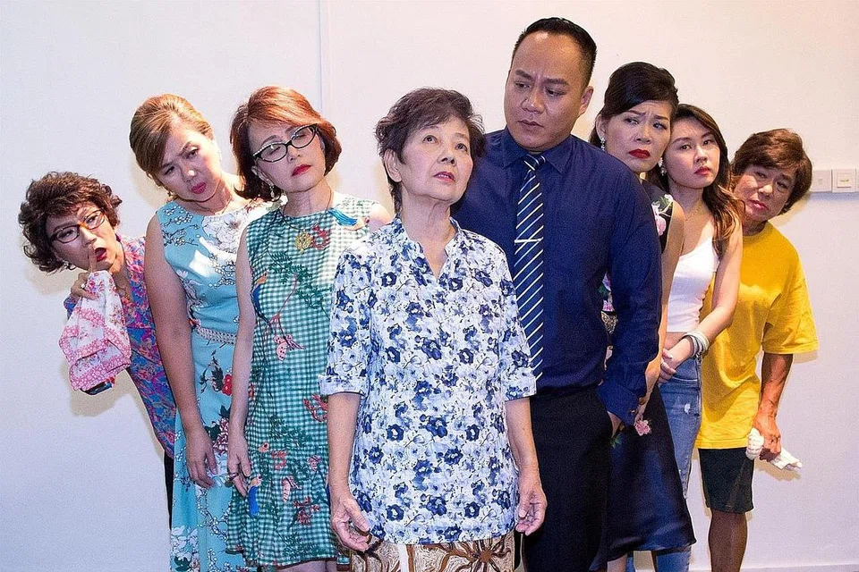DILEMA KELUARGA: Warga Singapura berpeluang menyaksikan keluarga Bibik Tan Swee Neo dalam menangani penyakit demensia bulan depan menerusi pementasan Lu Siapa? - Foto PERSATUAN GUNONG SAYANG