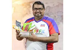 DIDORONG RASA BELAS DAN INGIN MEMBANTU: Encik Nizar Mohamed Shariff meninggalkan industri perkapalan yang diceburinya selama dua dekad dan menubuhkan badan amal Free Food For All pada 2014 bagi menolong golongan memerlukan. - Foto BH oleh JONATHAN CHOO