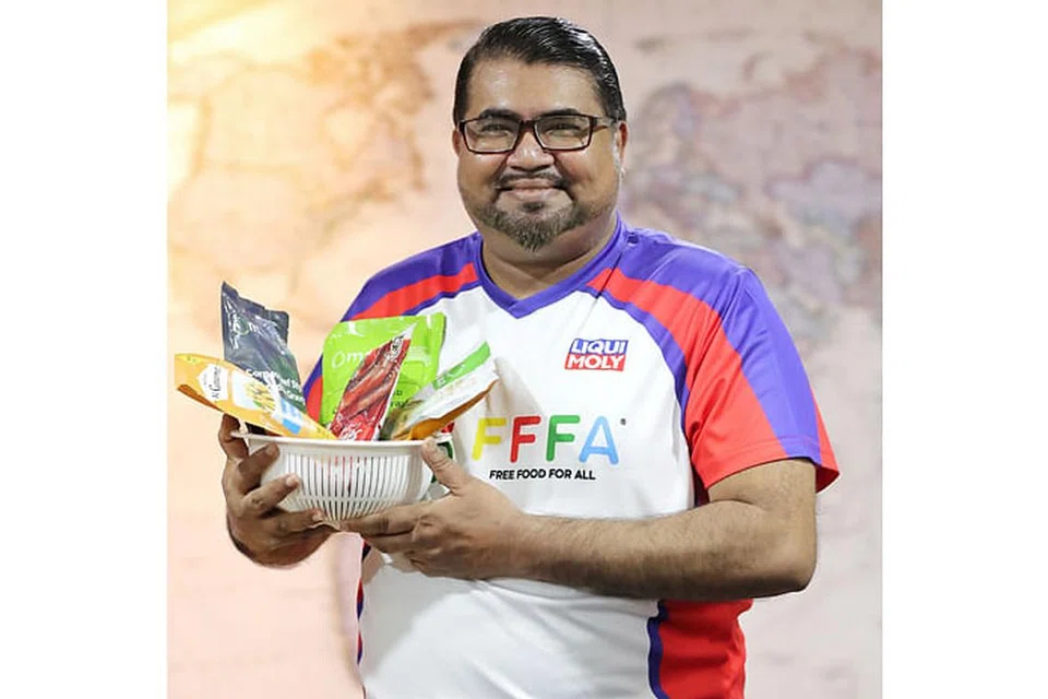 DIDORONG RASA BELAS DAN INGIN MEMBANTU: Encik Nizar Mohamed Shariff meninggalkan industri perkapalan yang diceburinya selama dua dekad dan menubuhkan badan amal Free Food For All pada 2014 bagi menolong golongan memerlukan. - Foto BH oleh JONATHAN CHOO