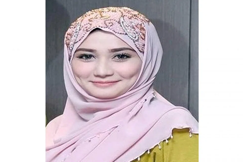 TIADA RAHSIA: Aeril dan isterinya, Wawa Zainal (atas), sentiasa bersikap terbuka. Ini yang menjadi pegangan mereka agar masing-masing tahu setiap perkembangan pasangan mereka dan tiada perkara yang dirahsiakan. - Foto INSTAGRAM AERIL ZAFREL, MEDIA SEMASA