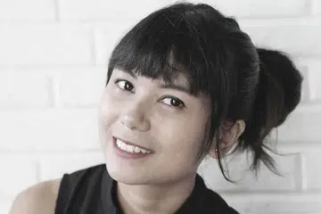MENCARI WADAH KOMUNIKASI: Kamila Andini awalnya tidak mahu mengikut jejak langkah ayahnya, Garin Nugroho, sebagai pengarah filem tetapi terjebak juga kerana menyifatkannya sebagai jentera paling berkesan dalam menyampaikan maklumat. - Foto ihsan KAMILA ANDINI 