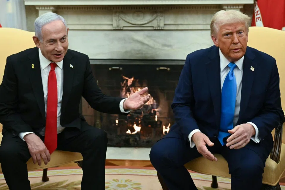Presiden Amerika Syarikat, Encik Donald Trump, dan Perdana Menteri Israel, Encik Benjamin Netanyahu, bercakap kepada media sebelum mengadakan pertemuan di Pejabat Oval, Rumah Putih, Washington, DC, pada 4 Februari.