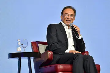 DATUK SERI ANWAR: Sambut baik kenyataan polis bahawa Datuk Seri Mohamed Azmin Ali tidak terbabit dalam video lucah yang disebarkan. - Foto fail